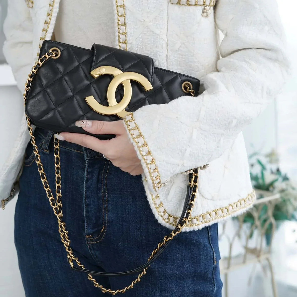 ๐๐๐๐ก๐๐ ๐๐๐ Vintage Logo Quilted Lambskin Shoulder Bag 11.5x24x4.5cm