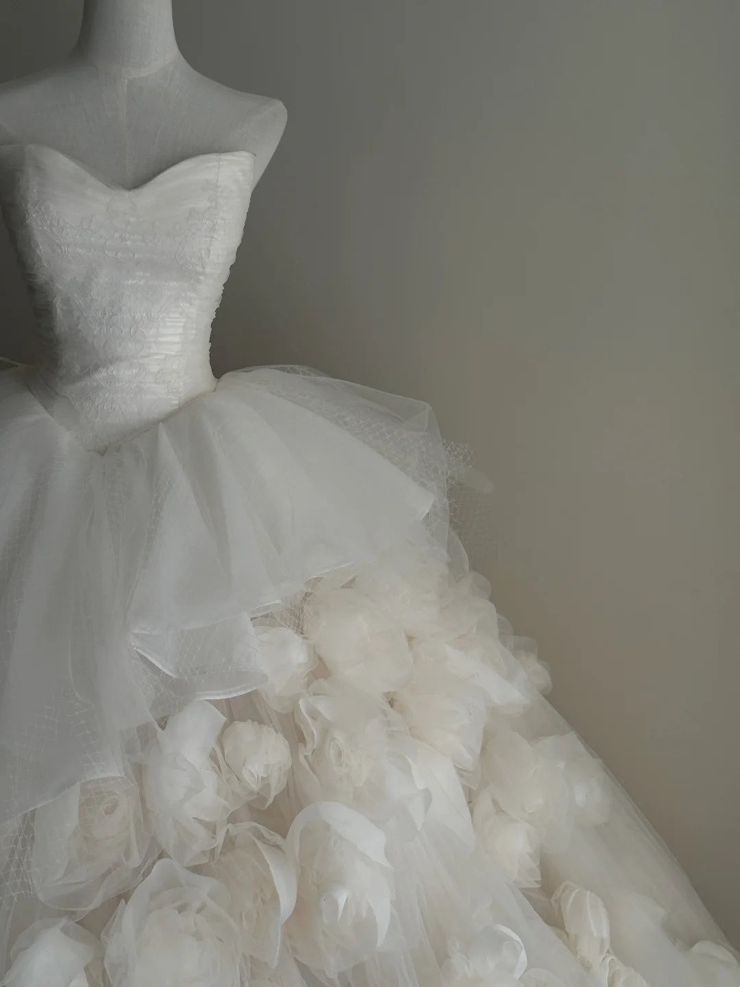 Stunning Wedding Dress Sweetheart Pleated Tulle Flower Wedding Dress D4720