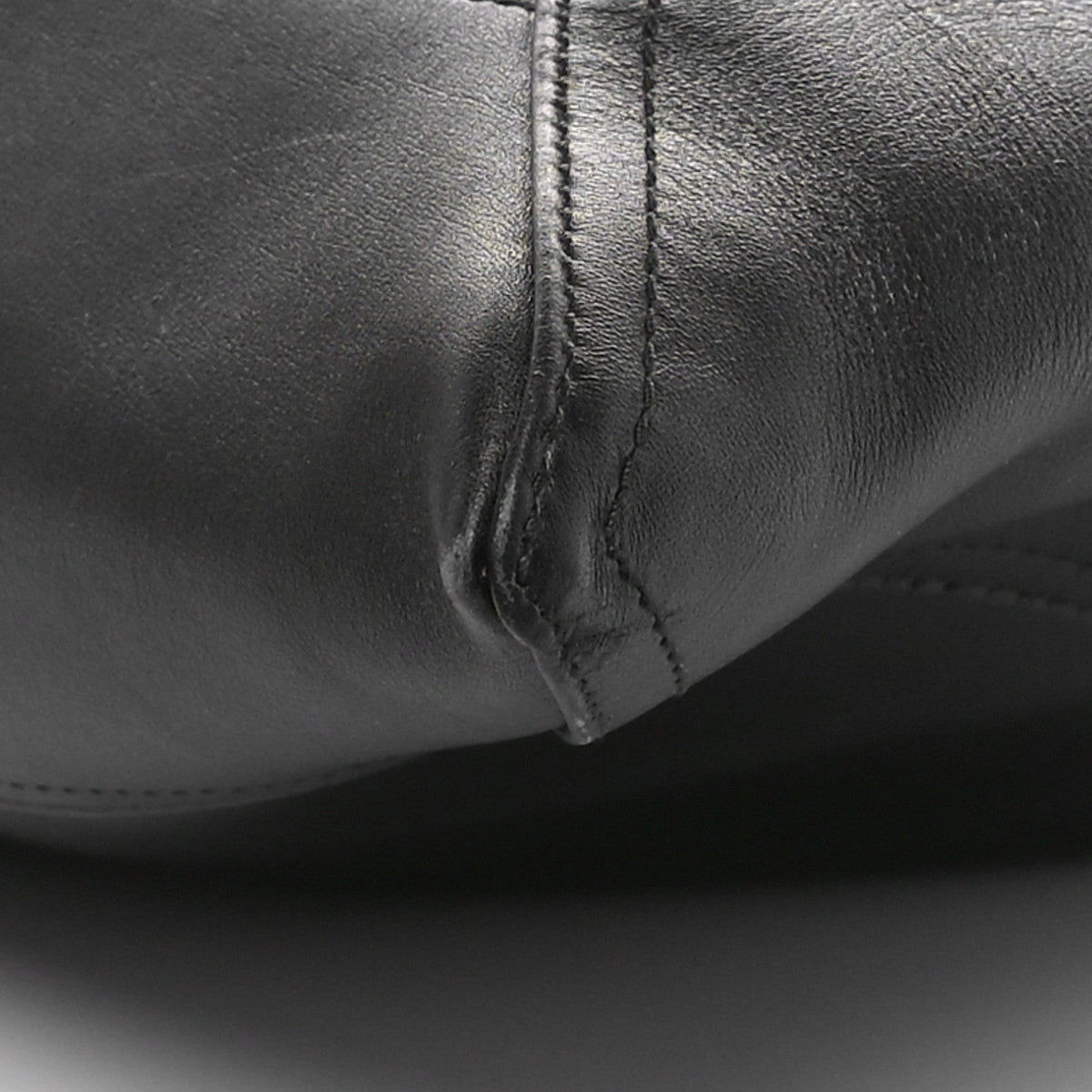 Silky Calfskin Large Hop Black