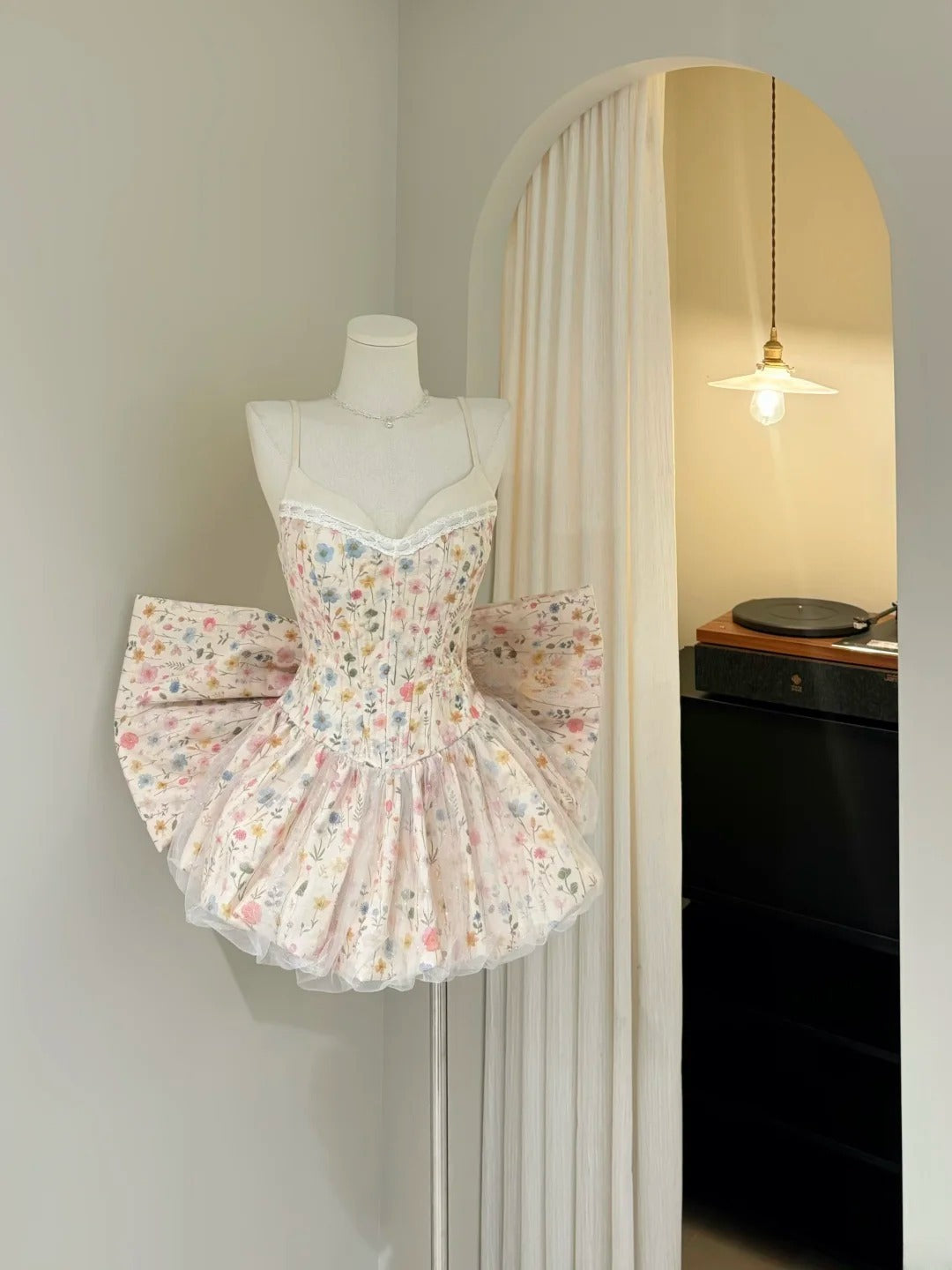 Beauty Homecoming Dress Spaghetti Straps Pleated Floral Short Prom Dress Back to School Outfits Party Dress D5439