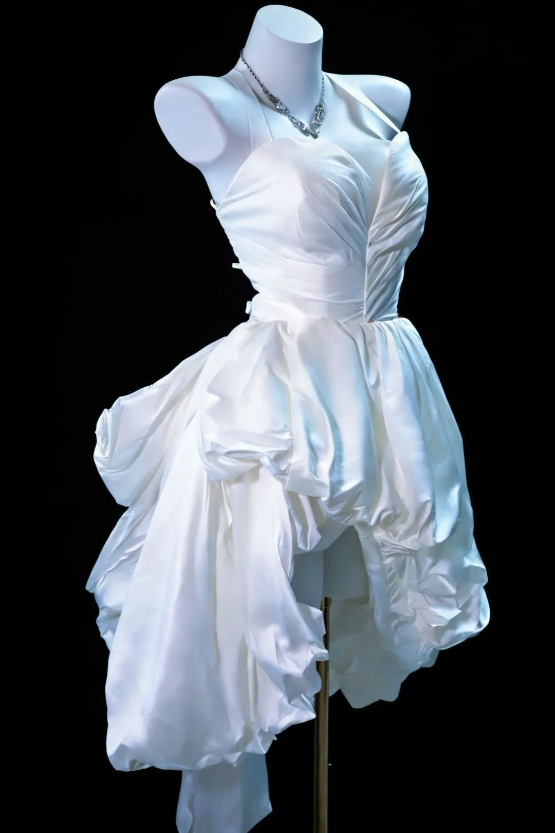 Stunning Homecoming Dress White Halter Pleated Short Prom Dress Back to School Outfits Party Dress D5459