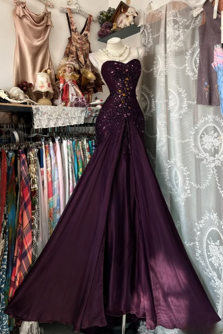 Vintage Luxurious A Line Sweetheart Neck Dark Purple Beaded Prom Dress SH5519
