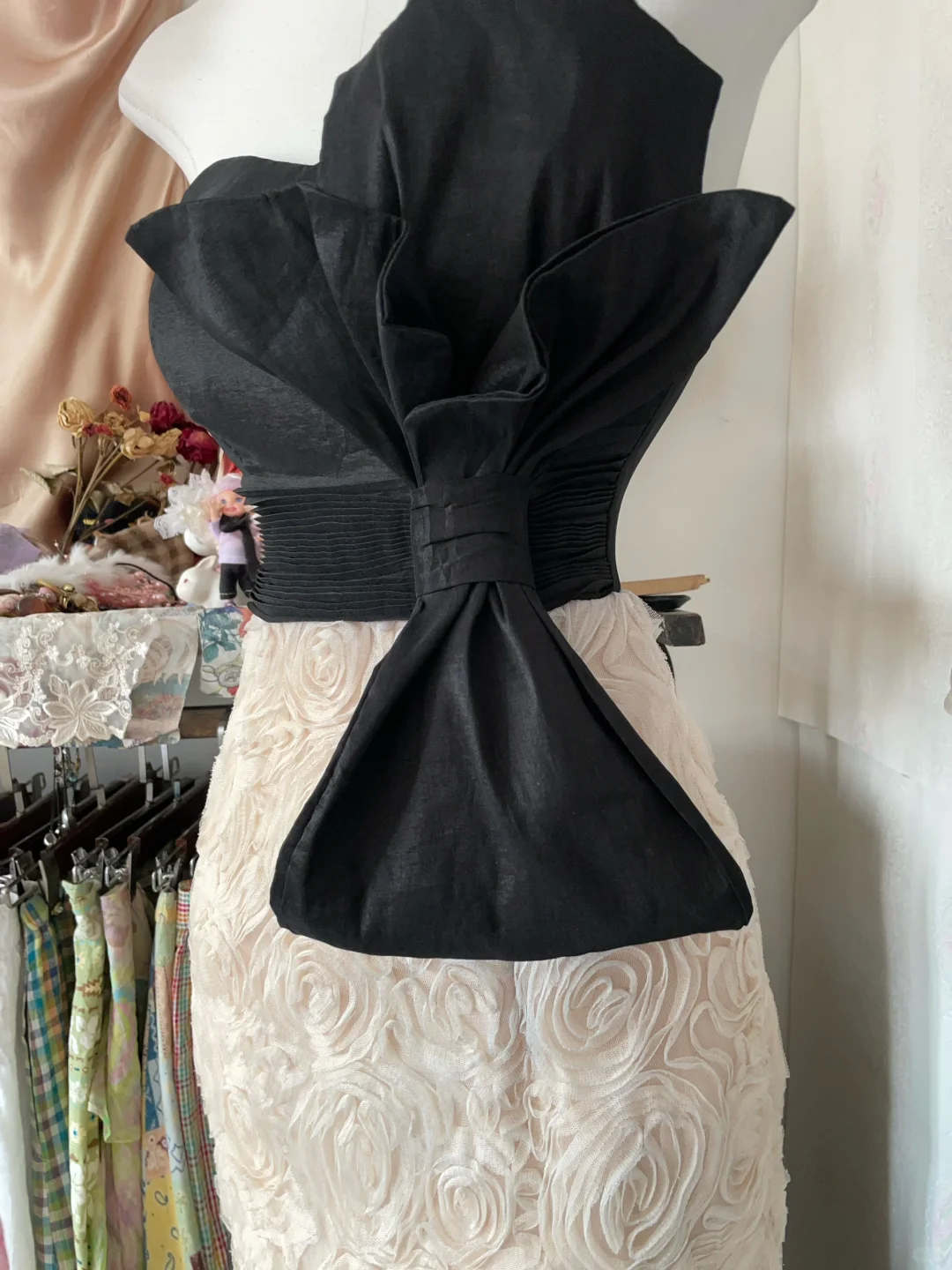 Unique Vintage Mermaid Apricot Rose Black Satin Graduation Prom Dress SH5379