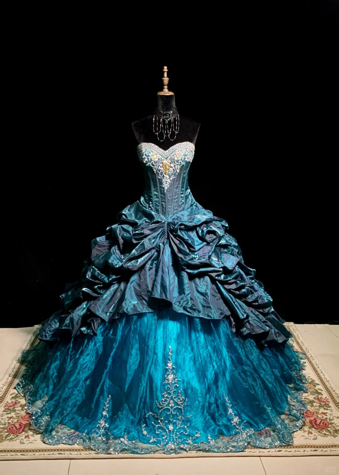 Gorgeous Sweetheart Neckline Crystal Pleated Tiered Tulle Beading Ball Gown Sweet 16 Dress Evening Dress D1879