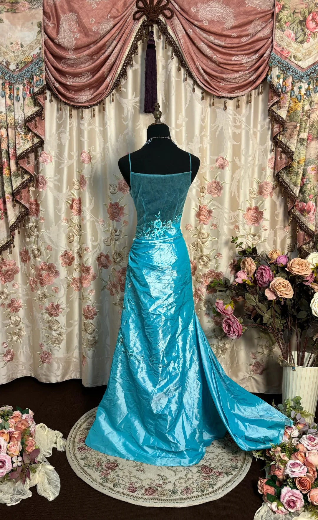 Charming Prom Dress A Line Spaghetti Straps Embroidered Long Prom Gown Evening Dress Party Dress Gala Dress D2477