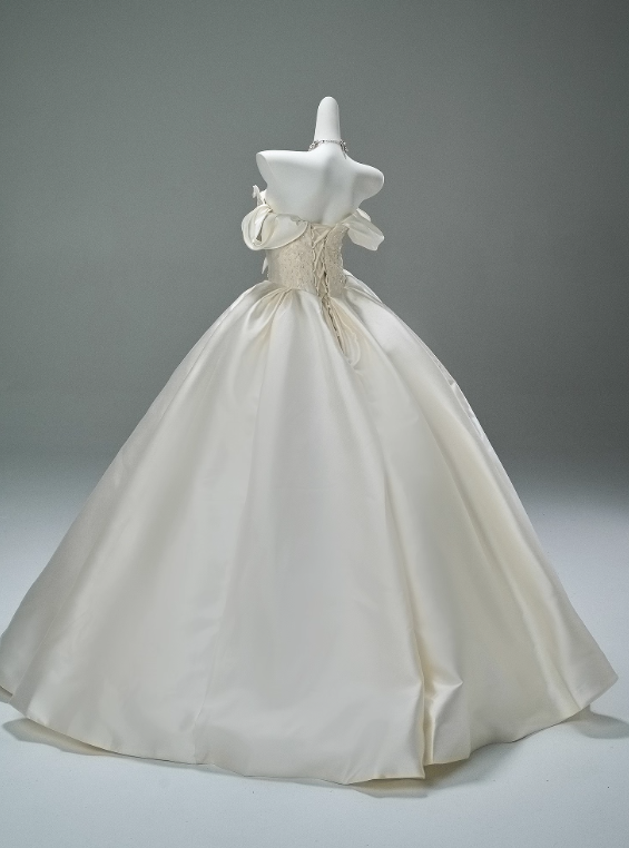 Elegant Prom Dress White Sweetheart Pleated Ball Gown Wedding Dress Evening Dresses Masquerade Ball D2650