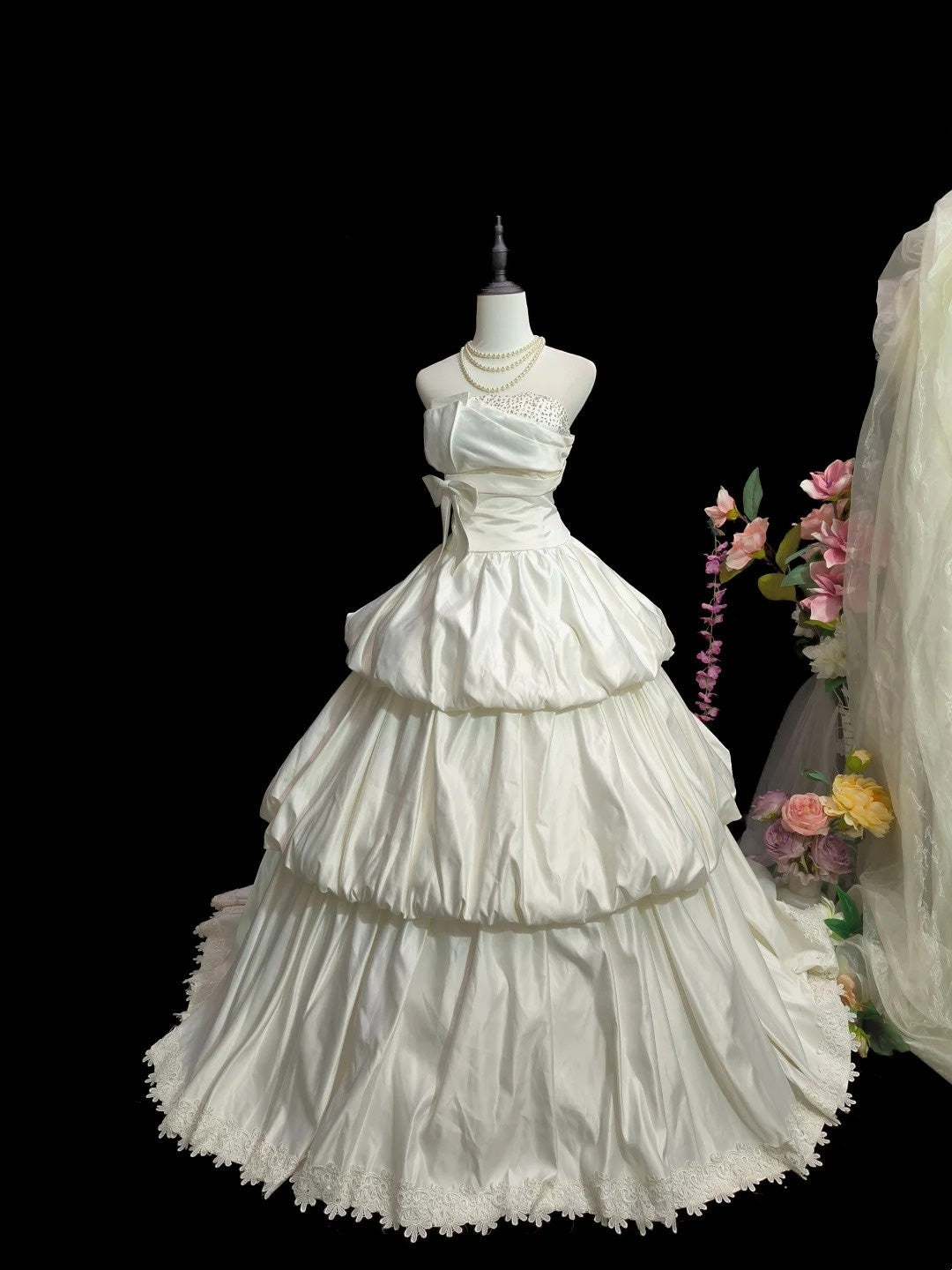 Elegant Strapless Pleated Wedding Gown Wedding Dress D3065