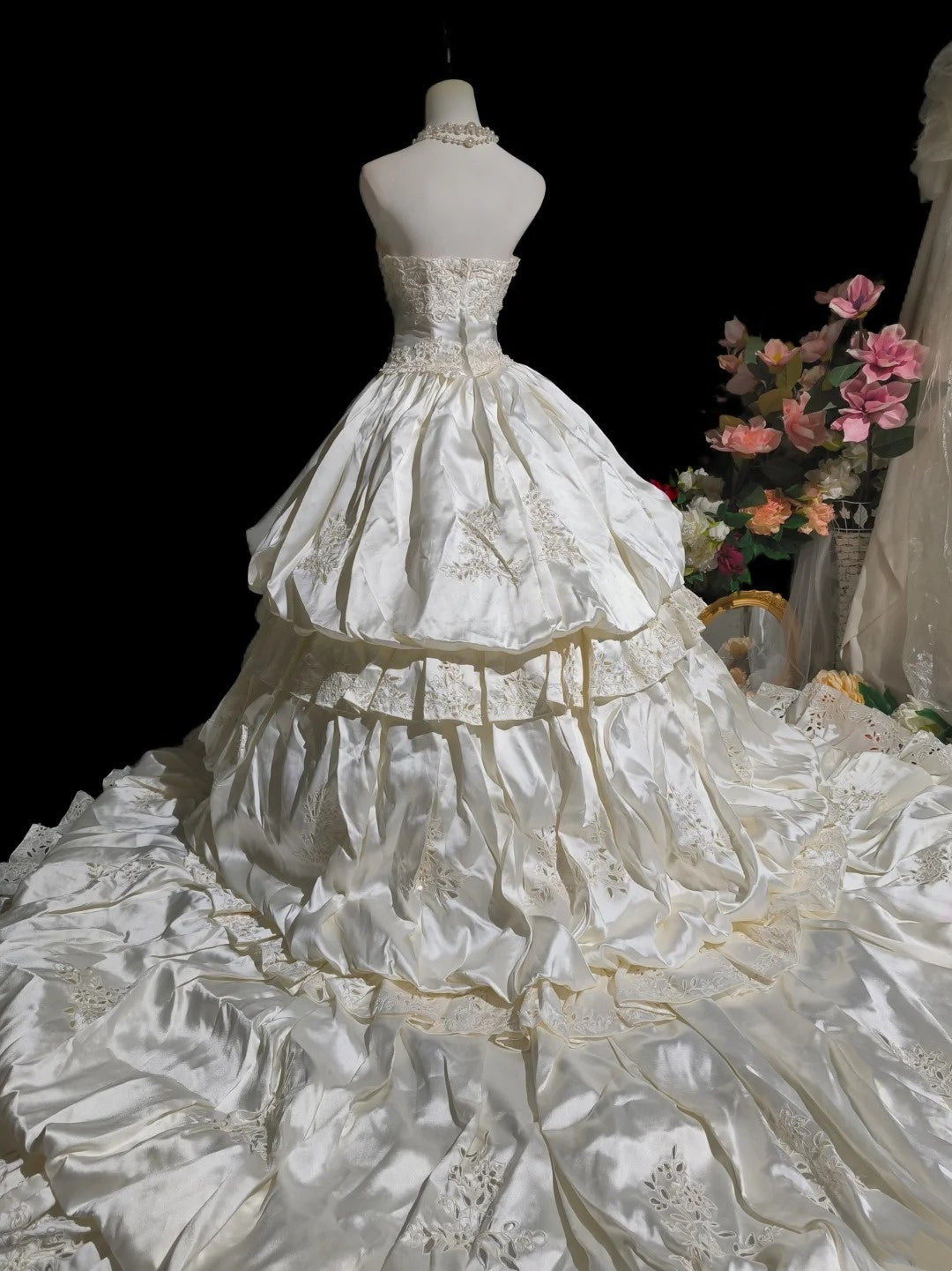 Vintage Strapless Pleated Tiered Wedding Dress D3098