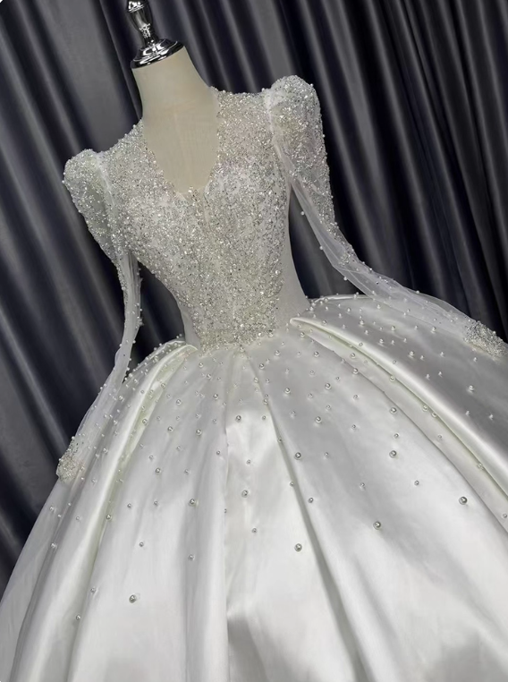 Gorgeous Wedding Dress V-neck Long Sleeve Pleated Wedding Dress D3183