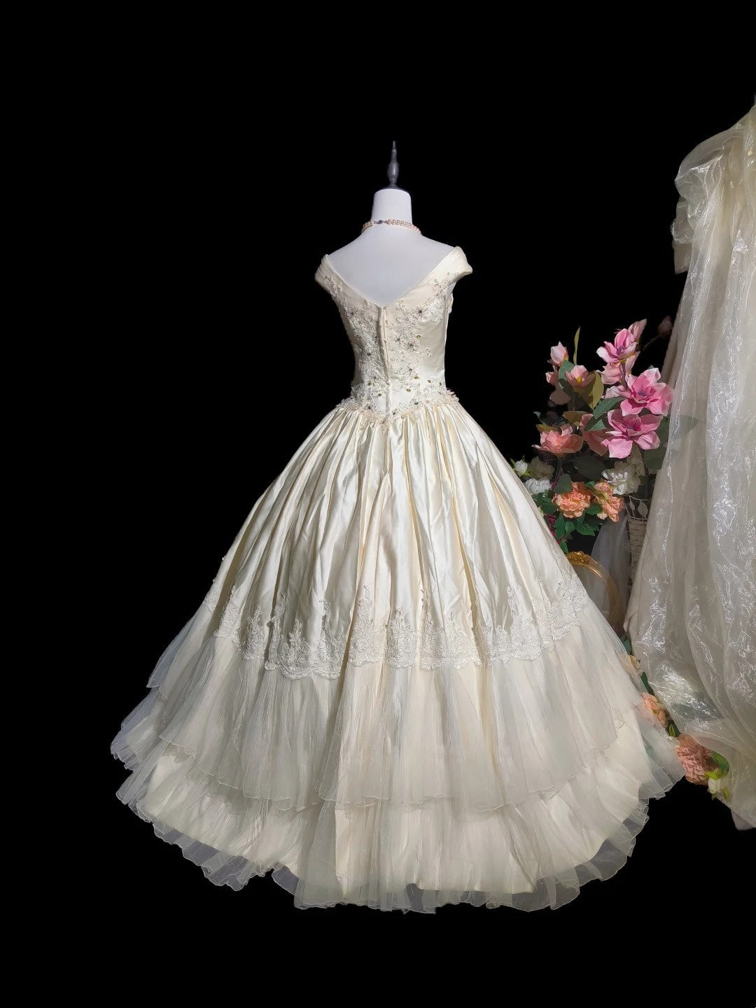Vintage Wedding Dress V-neck Pleated Wedding Dress D3251