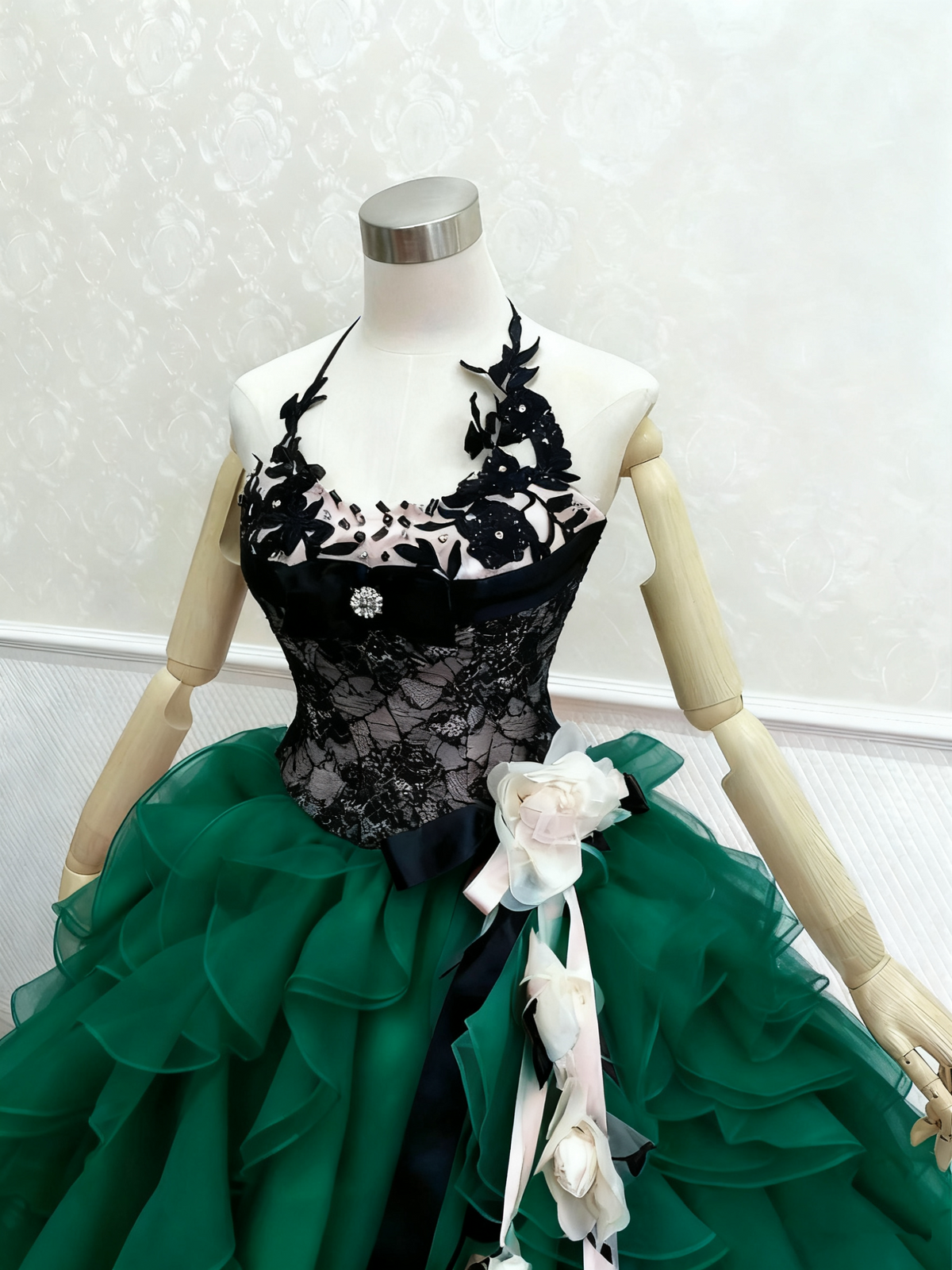 Gorgeous Prom Dress Halter Ruffle Quinceanera Dress Evening Dress Ball Gown D3385