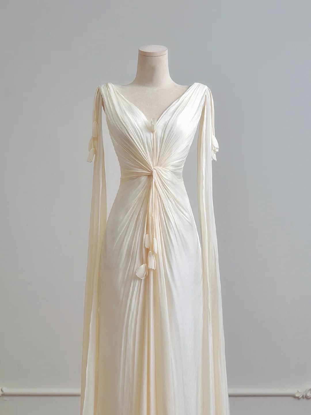 Elegant Wedding Dress A Line V-neck Pleated Wedding Dress D3388