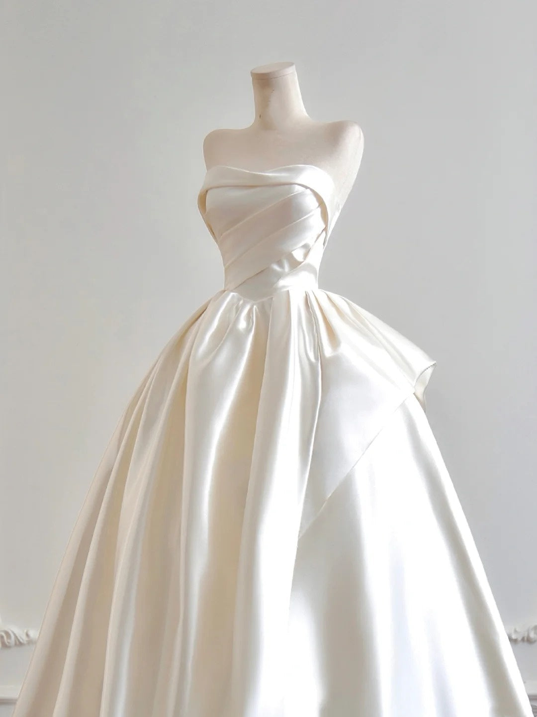 Elegant Wedding Dress Strapless Pleated Wedding Dress D3392
