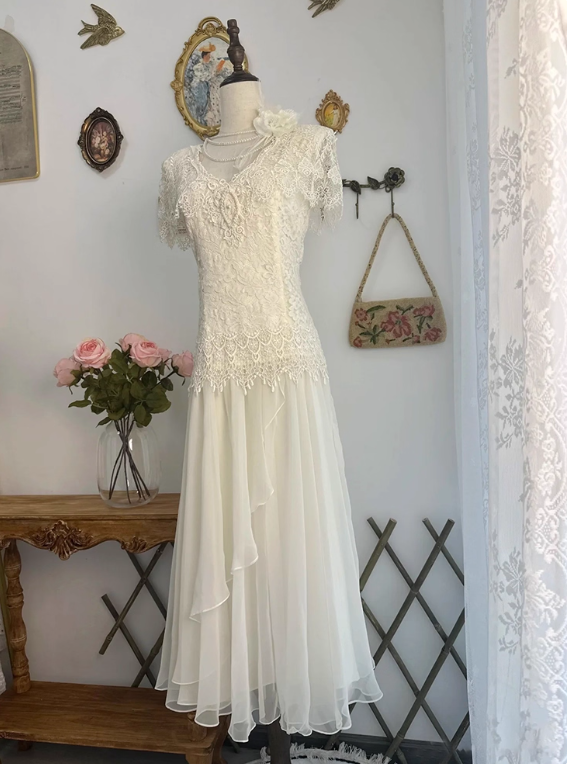 Vintage Wedding Dress V-neck Lace Pleated Tulle Wedding Dress D3605