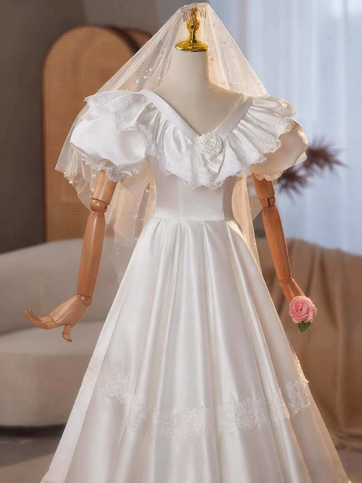 Elegant Wedding Dress V-neck Lace Pleated Wedding Dress D3746