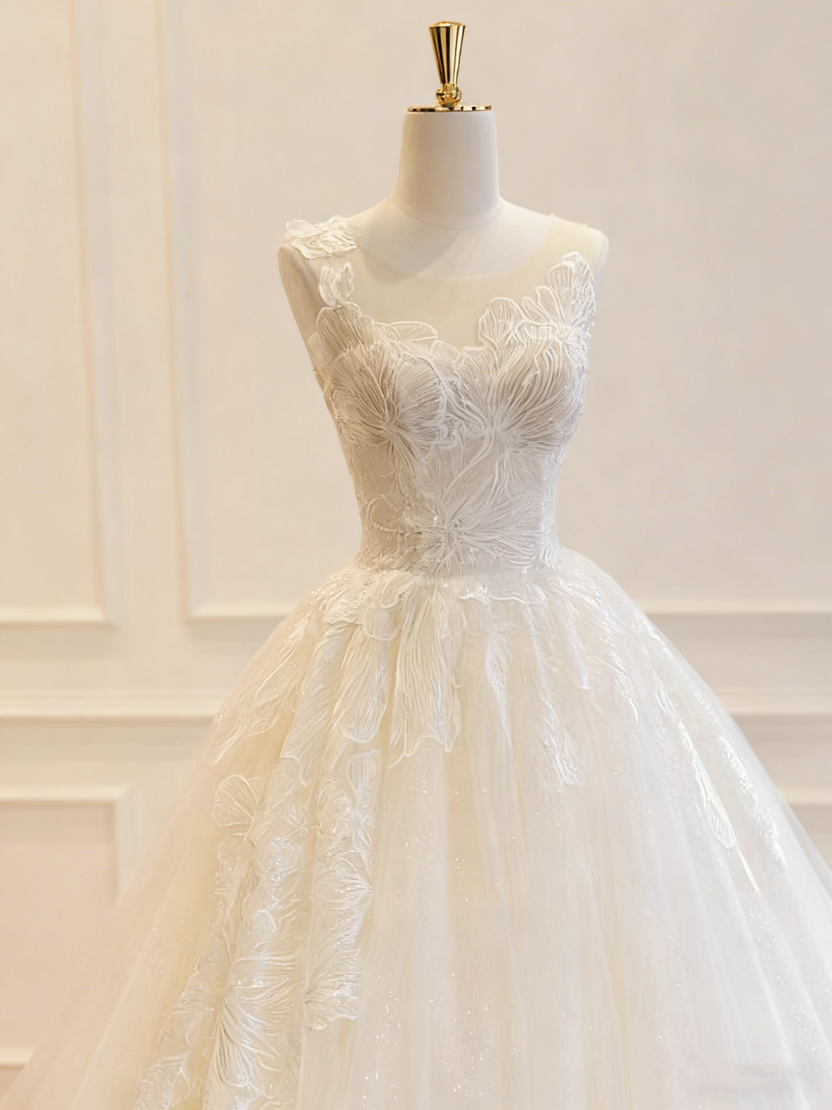 Gorgeous Wedding Dress Crew Neck Pleated Tulle Wedding Dress D3827