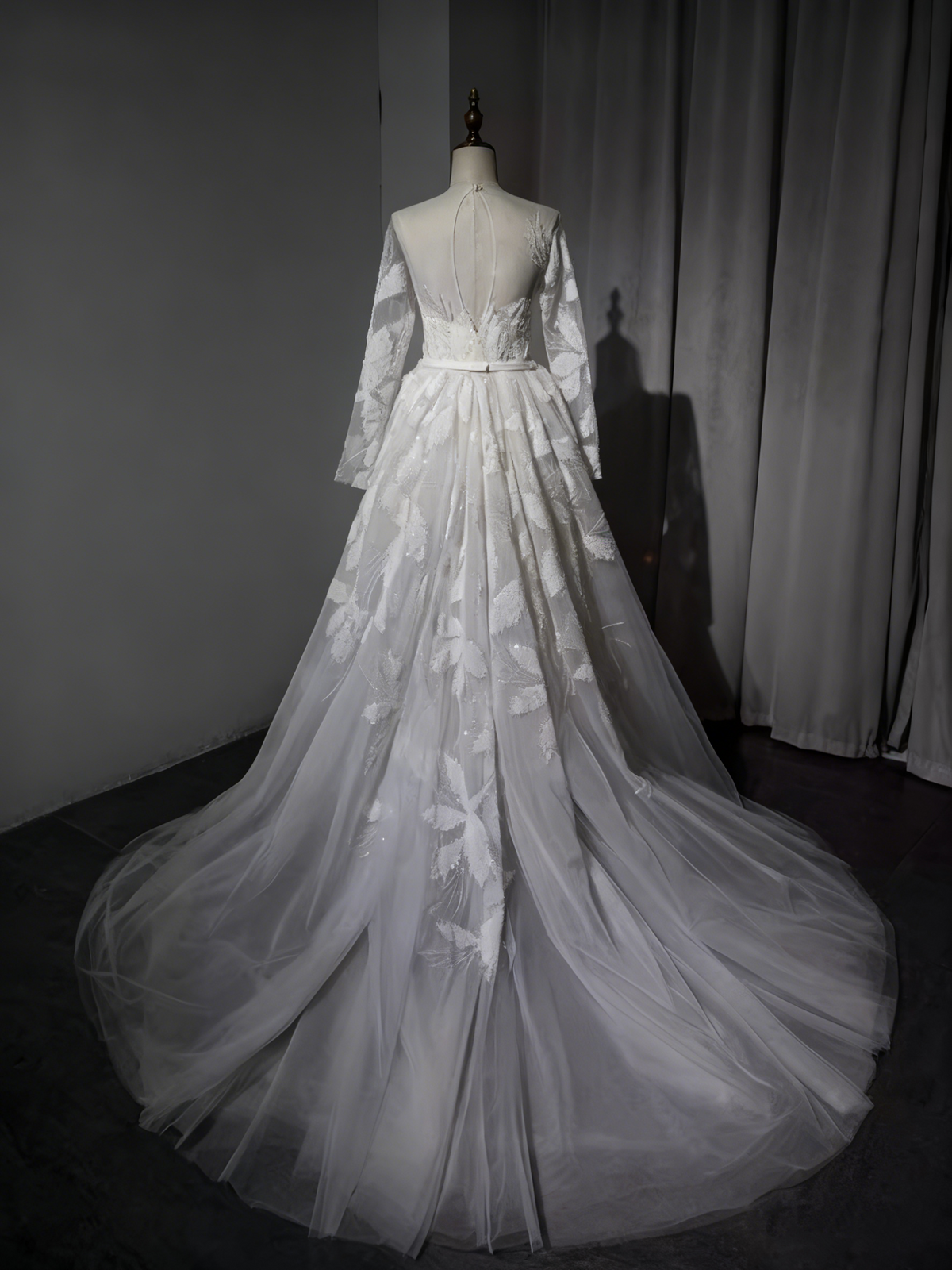 New Arrival Wedding Dress Long Sleeve Backless Tulle Pleated Wedding Dress D3894