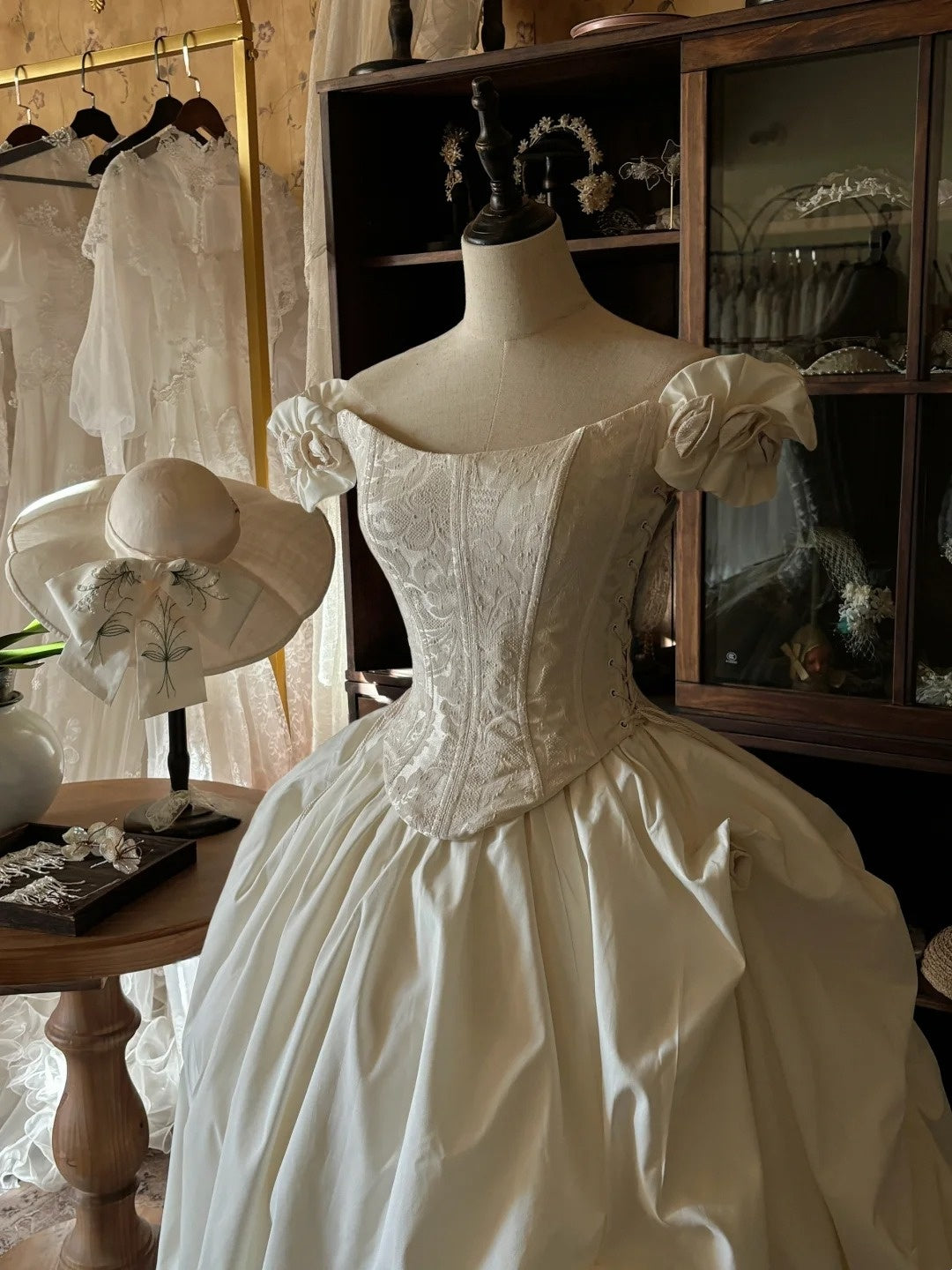 Elegant Wedding Dress Crew Neck Pleated Wedding Dress D4004