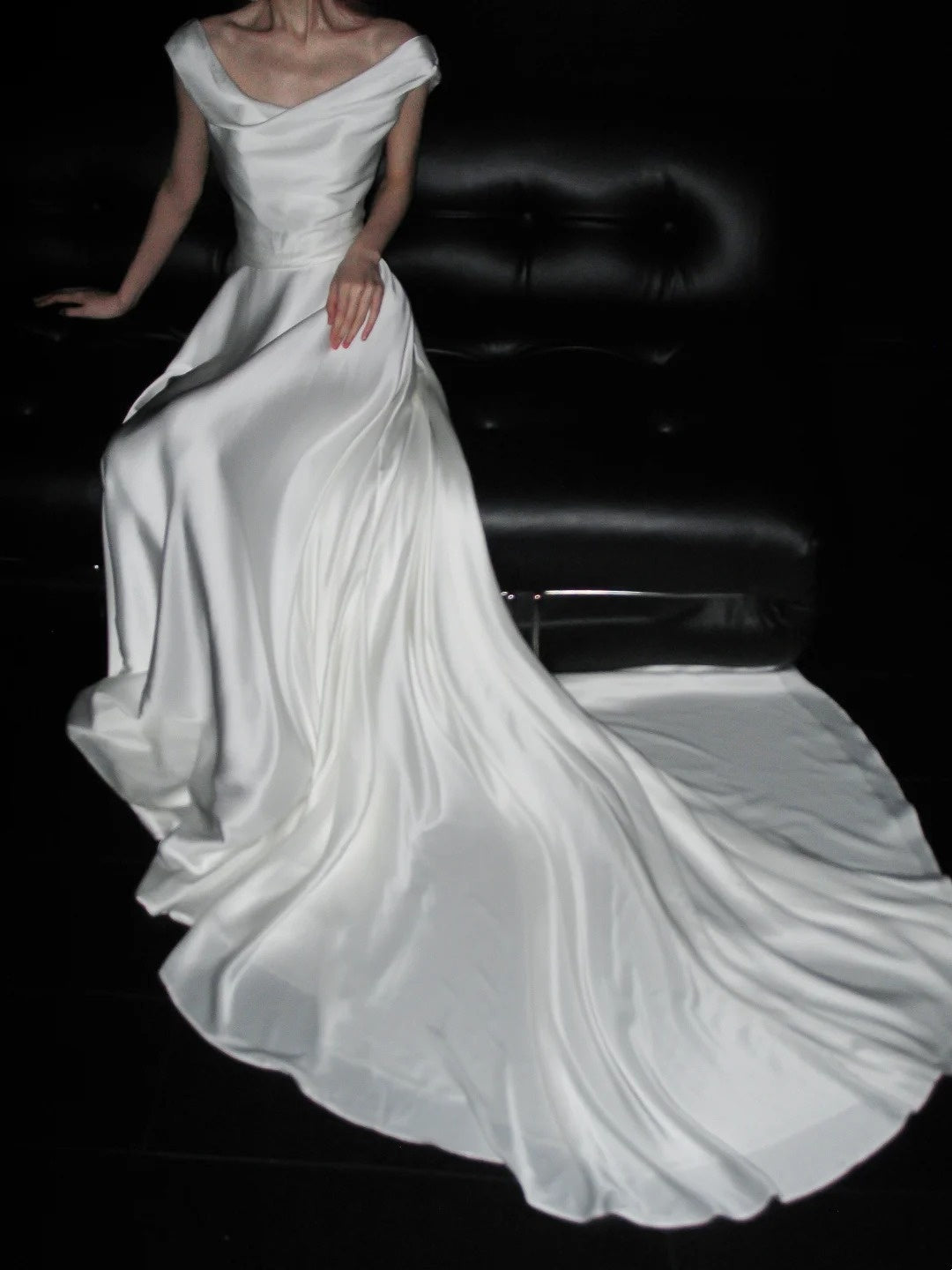 Minimalist Wedding Dress Crew Neck Pleated Wedding Dress D4078