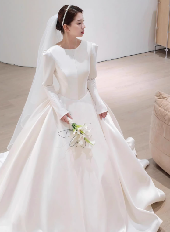 Minimalist Wedding Dress Satin Crew Neck Long Sleeves Wedding Dresses D4327