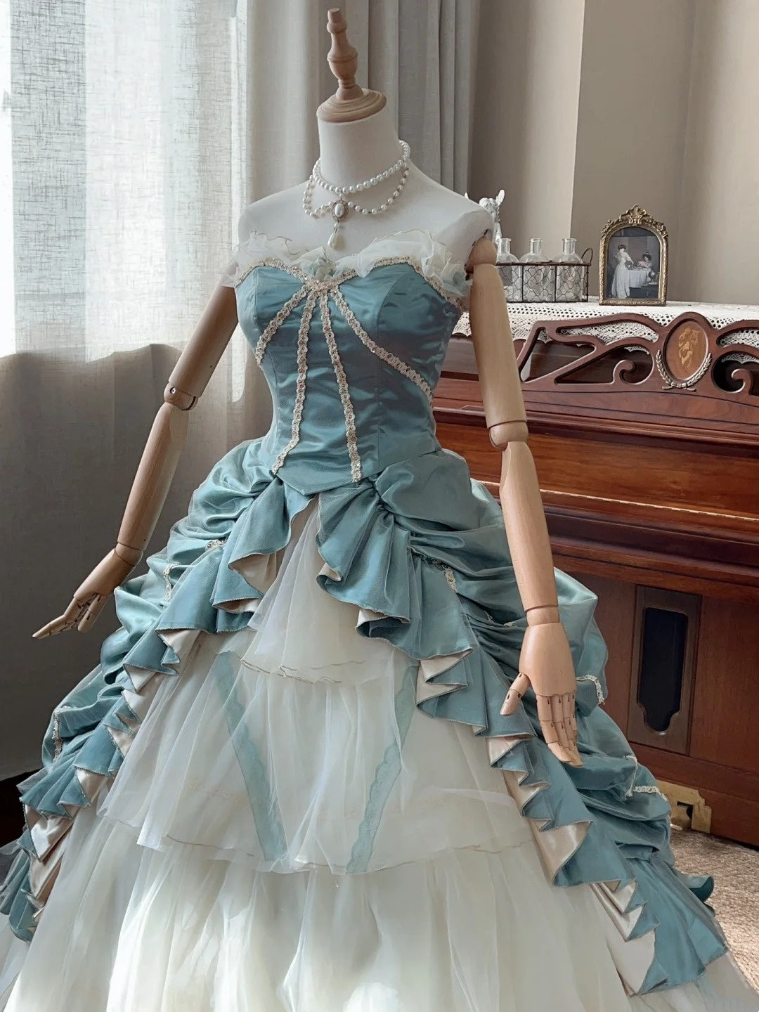 Beauty Prom Dress Strapless Pleated Tiered Tulle Ball Gown Evening Dress Quinceanera Dress D4337