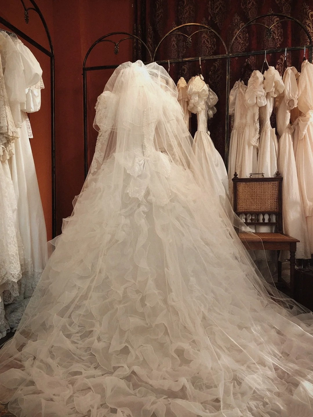 Vintage Wedding Dress Crew Neck Long Sleeves Ruffle Wedding Dresses D4366