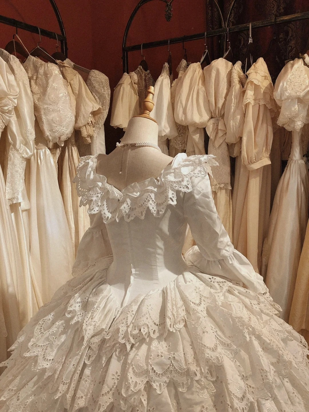 Vintage Wedding Dress Crew Neck Tiered Wedding Dress D4369