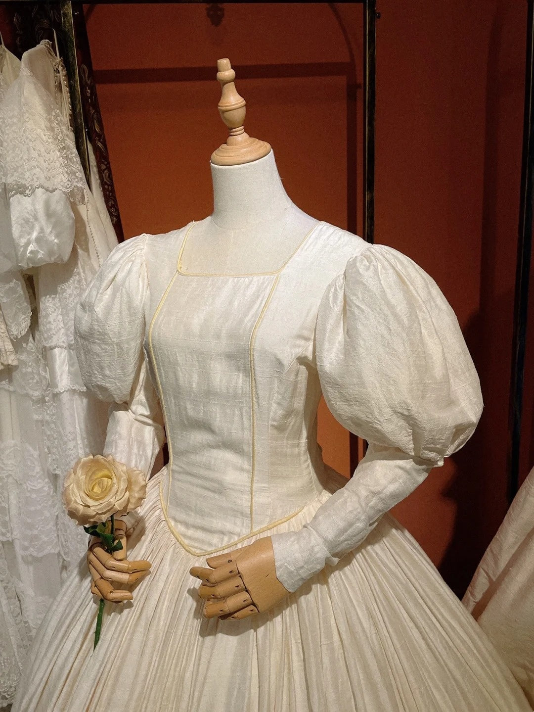 Vintage Wedding Dress Square Neck Pleated Wedding Dress D4373