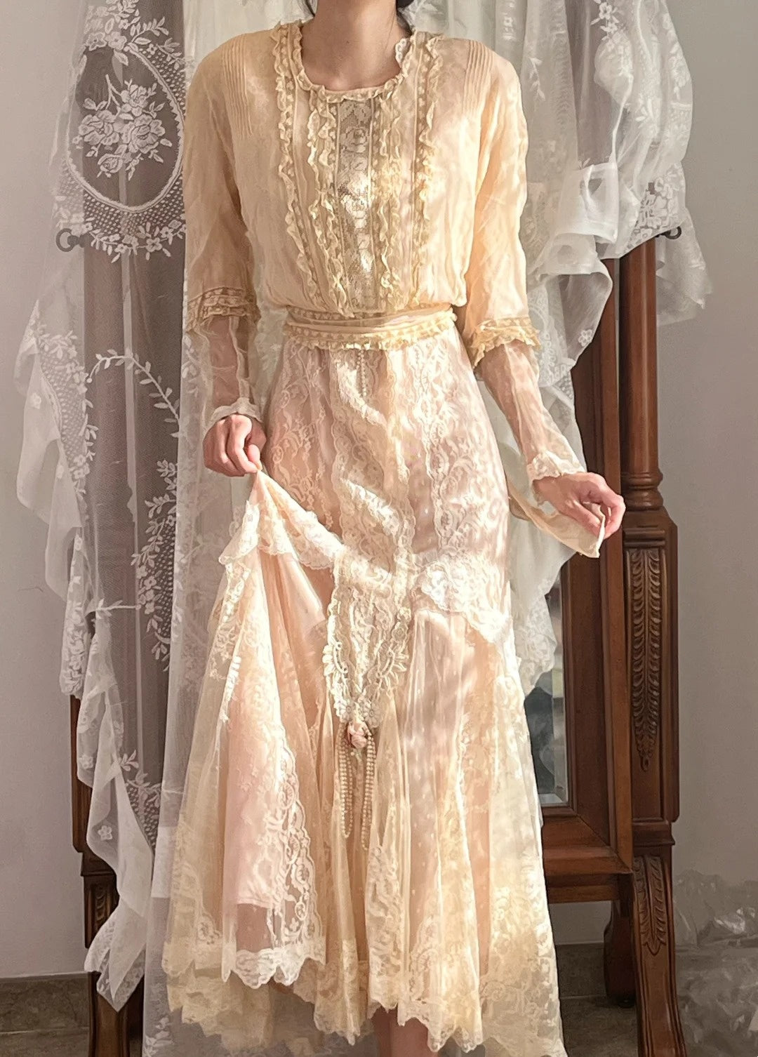 Vintage Wedding Dress Crew Neck Long Sleeves Lcae Pleated Wedding Dress D4443