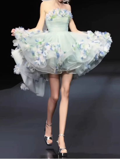 Charming Homecoming Dress Strapless Lace Applique Pleated Short Prom Dress Back to School Outfits Party Dress D6017