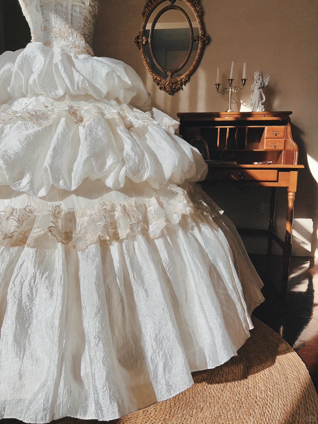 Stunning Retro Ball Gown Strapless Lace Applique Layered Satin Wedding Dress Prom Dress SH5889