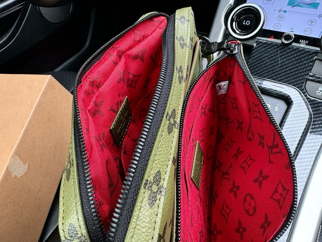 Louis Vuitton Trio Messenger M23783