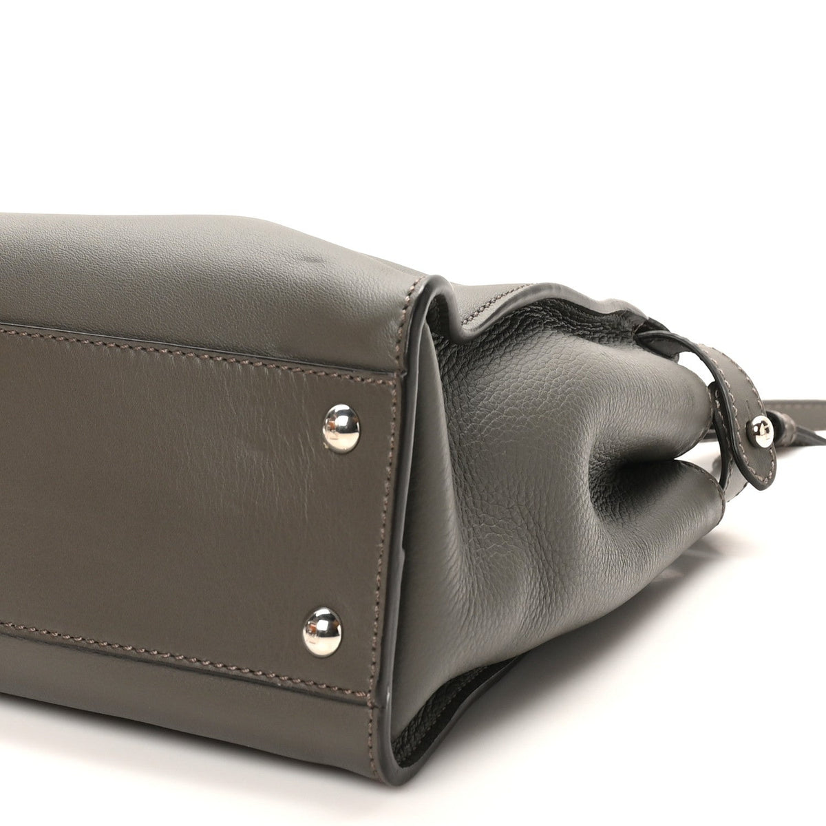 Vitello Seta Shiny Nappa Medium Peekaboo Iconic Satchel Carbone Grigio Polvere