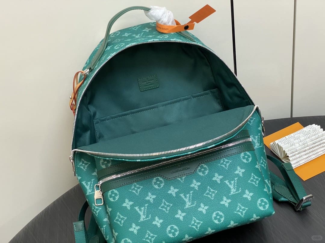 Louis Vuitton M12780 Discovery Backpack PM