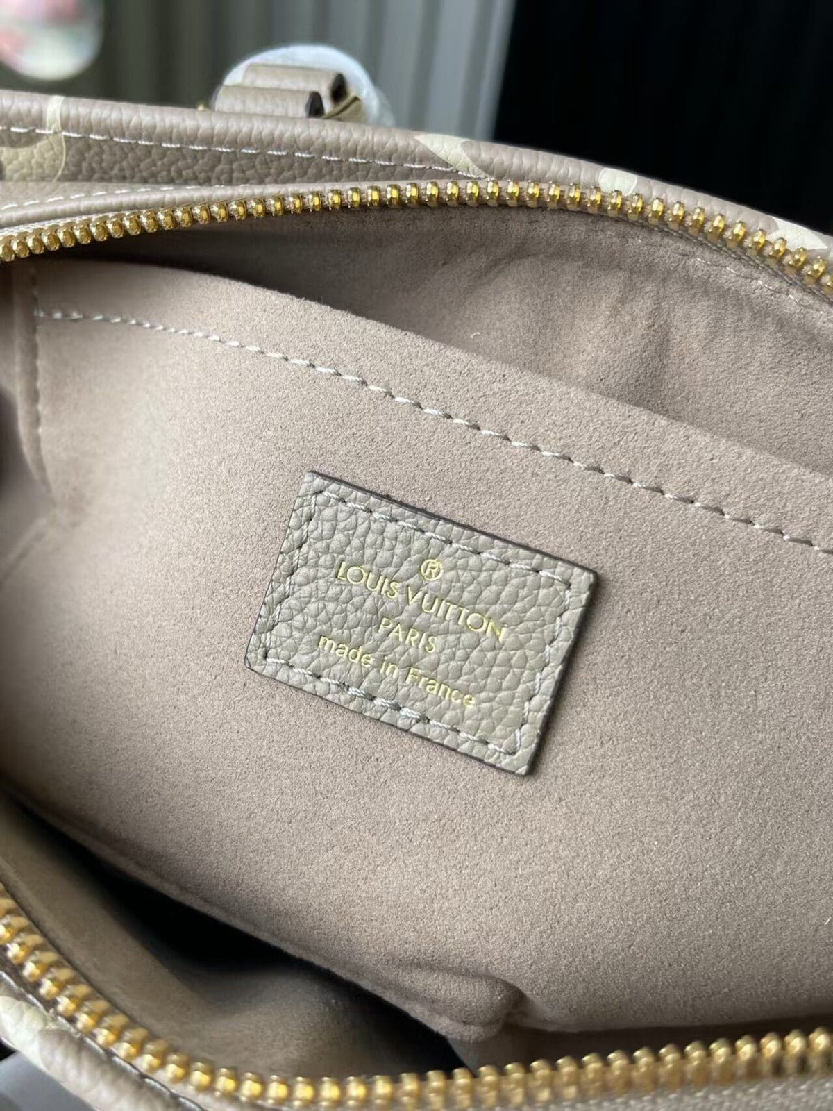 Louis Vuitton OnTheGo East West M23641