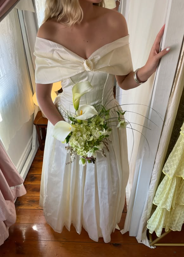Vintage Classic A Line Off the Shoulder Ivory Satin Wedding Dress SH6172