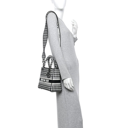 Nappa Large Roman Stud Shoulder Bag Black White