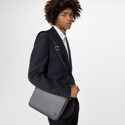 Louis Vuitton M30851 District PM