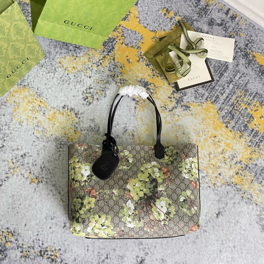 GUCCI Supreme Monogram Blooms Medium Reversible Tote