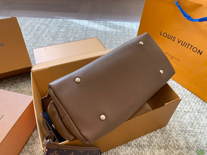 LOUIS VUITTON Monogram Grand Palais