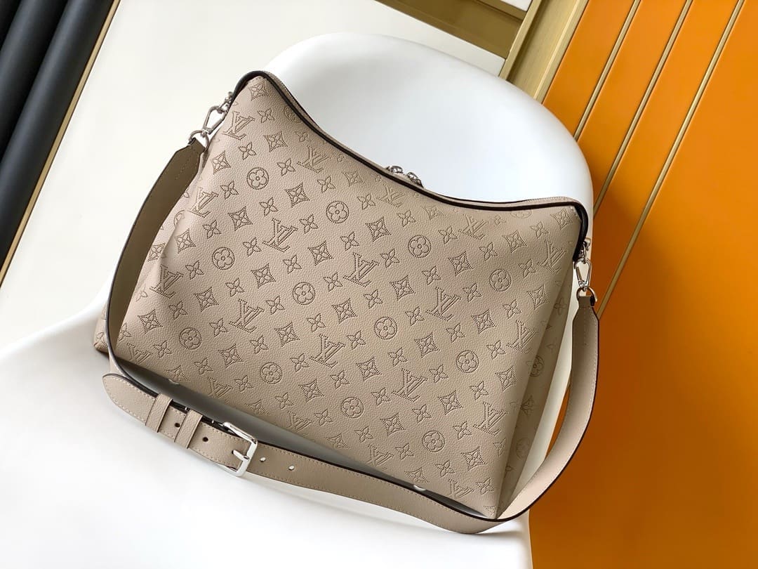Louis Vuitton M24133 Medium HAND IT ALL