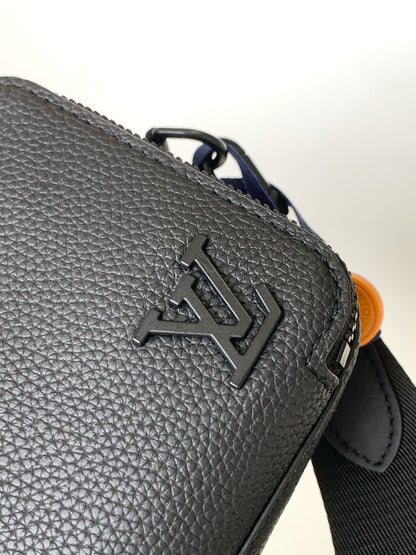 Louis Vuitton M59161 Alpha Wearable Wallet