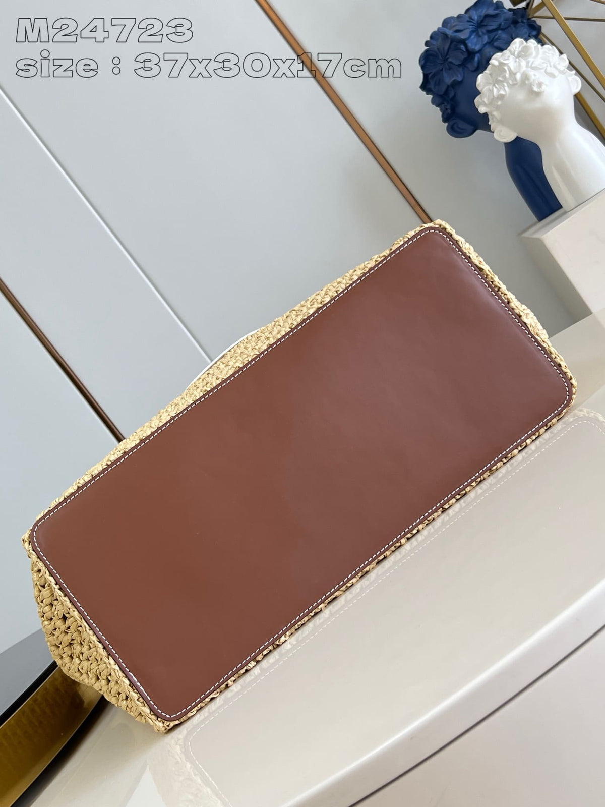 Louis Vuitton M24723 OnTheGo MM