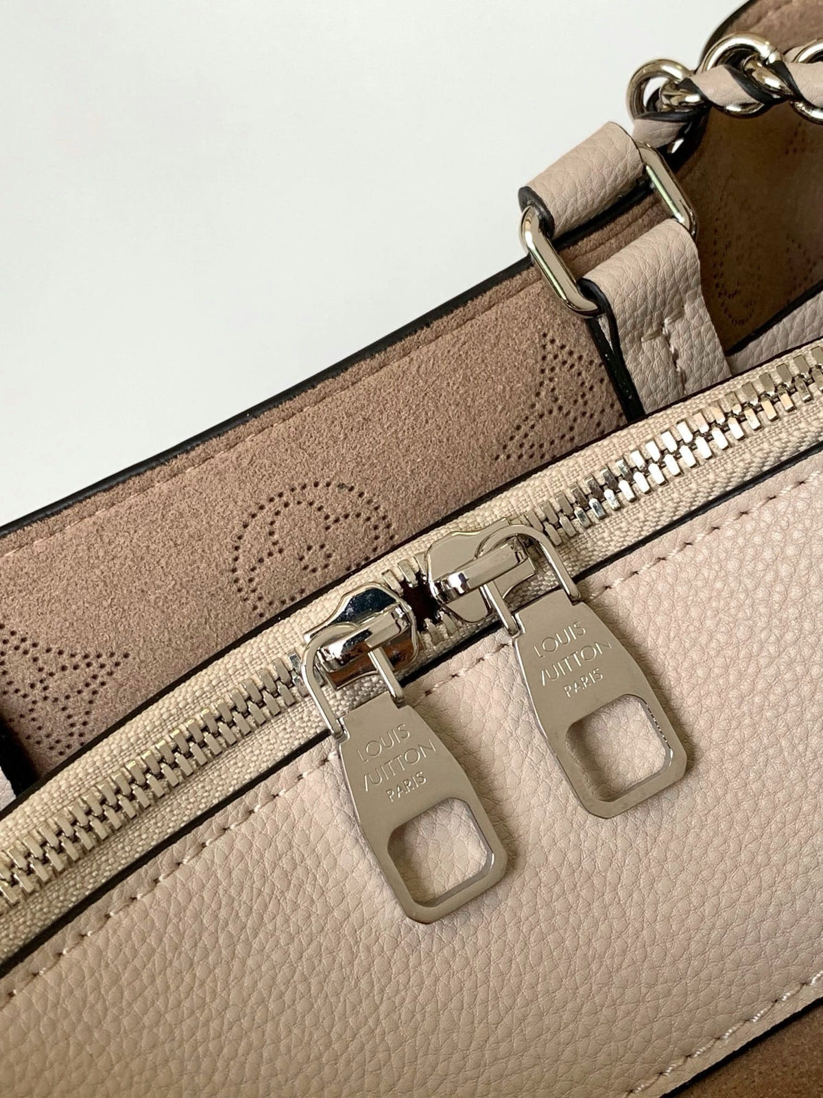 Louis Vuitton M59201 Bella Tote