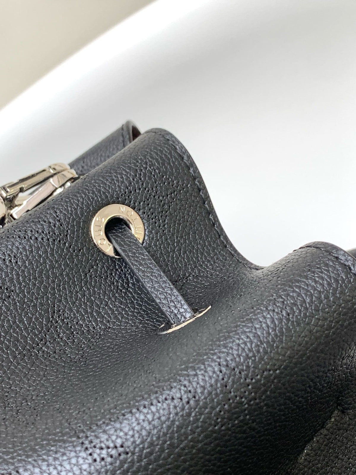 Louis Vuitton M59200 Bella Tote