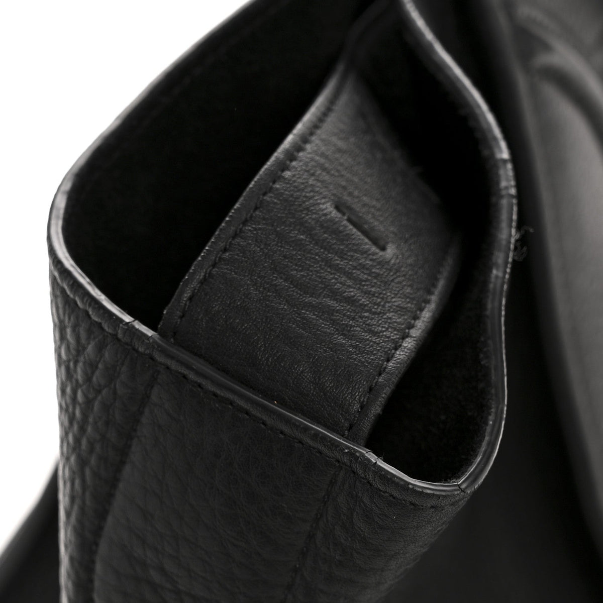 Grained Calfskin Medium Phantom Luggage Black