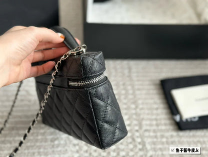 CHANEL New Handbag In Black Size 20x13cm