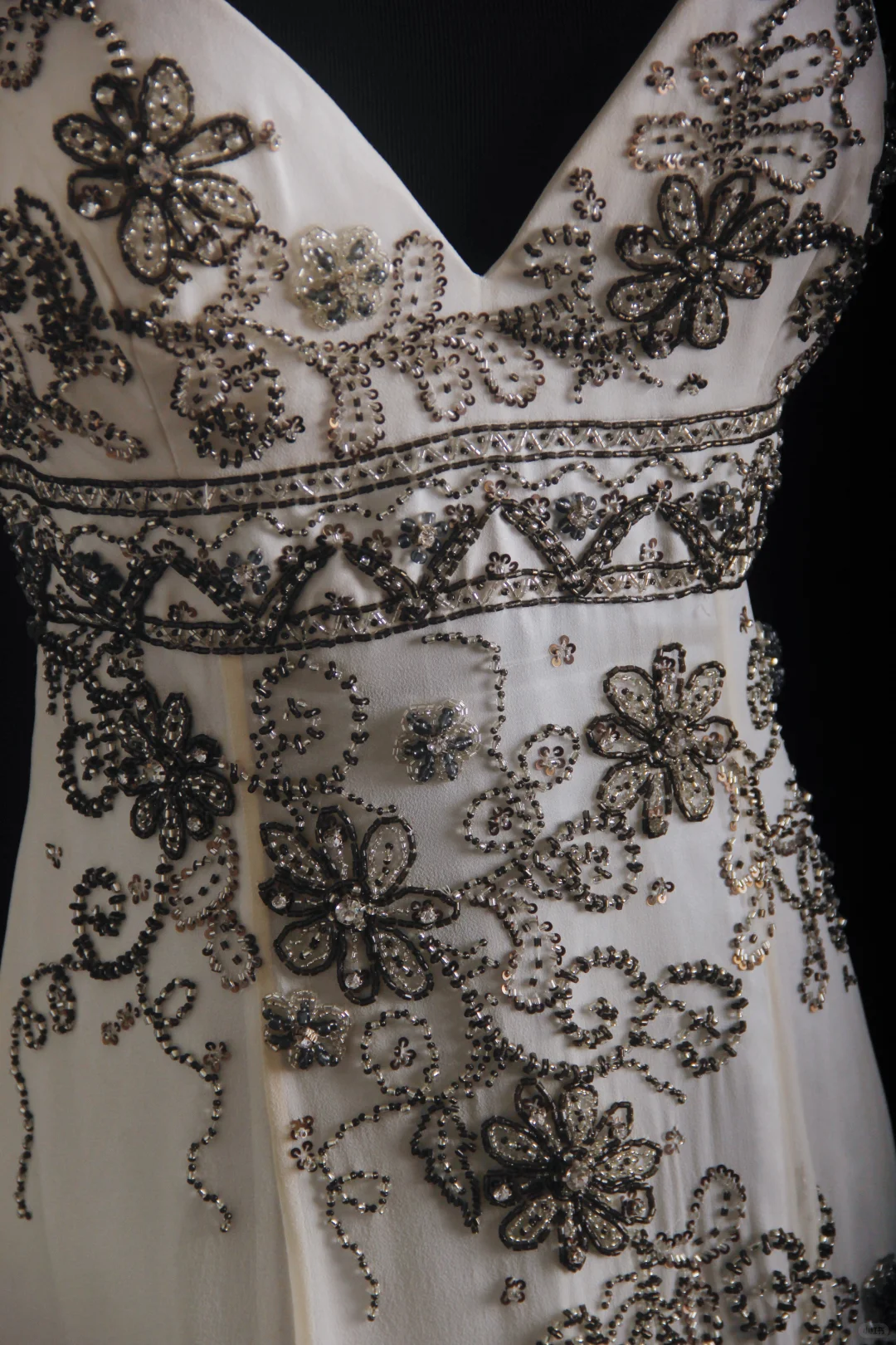 Vintage A Line V Neck Exquisite Beaded Chiffon Prom Dress Wedding Guest Dress SH5336