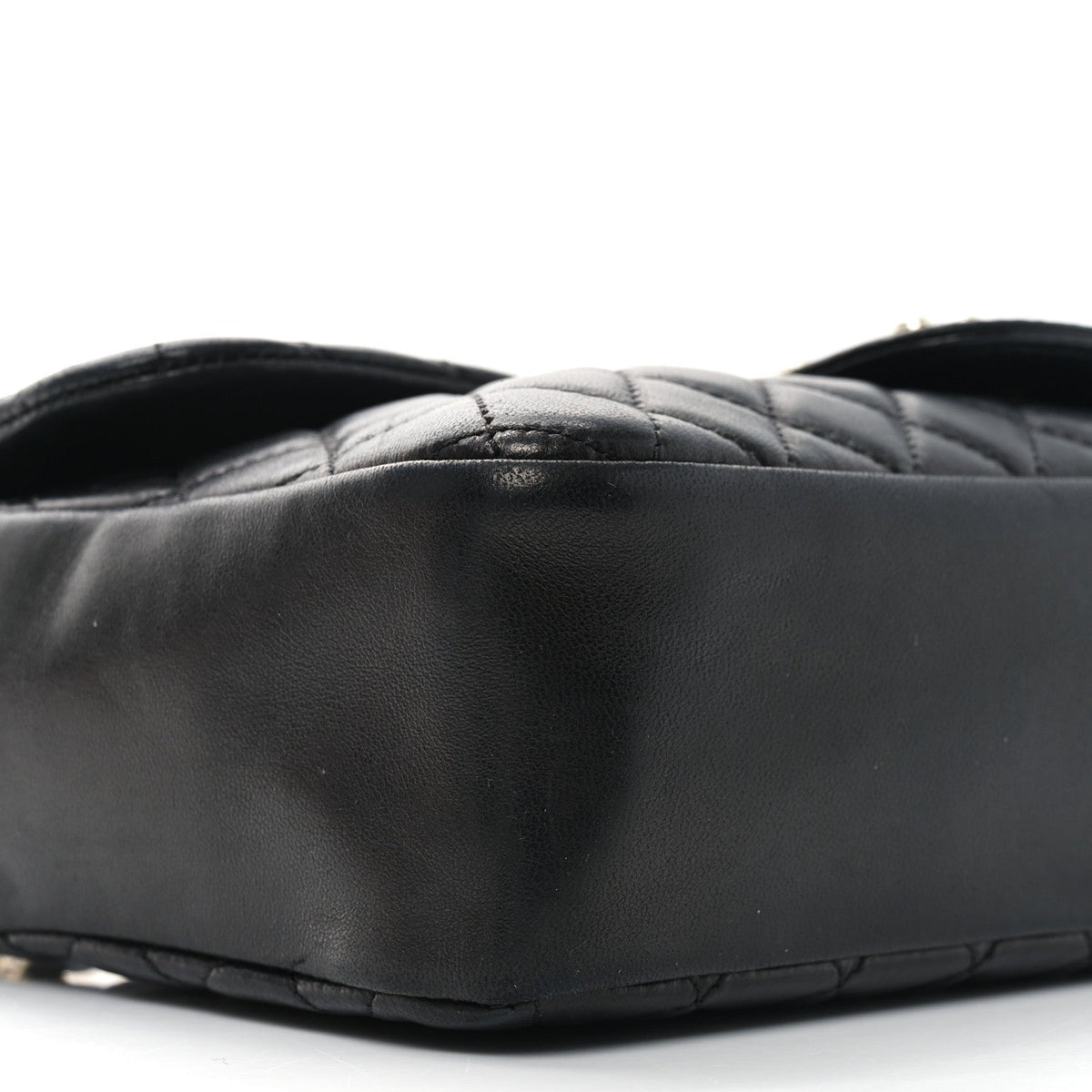 Lambskin Quilted Medium Westminster Pearl Flap Black
