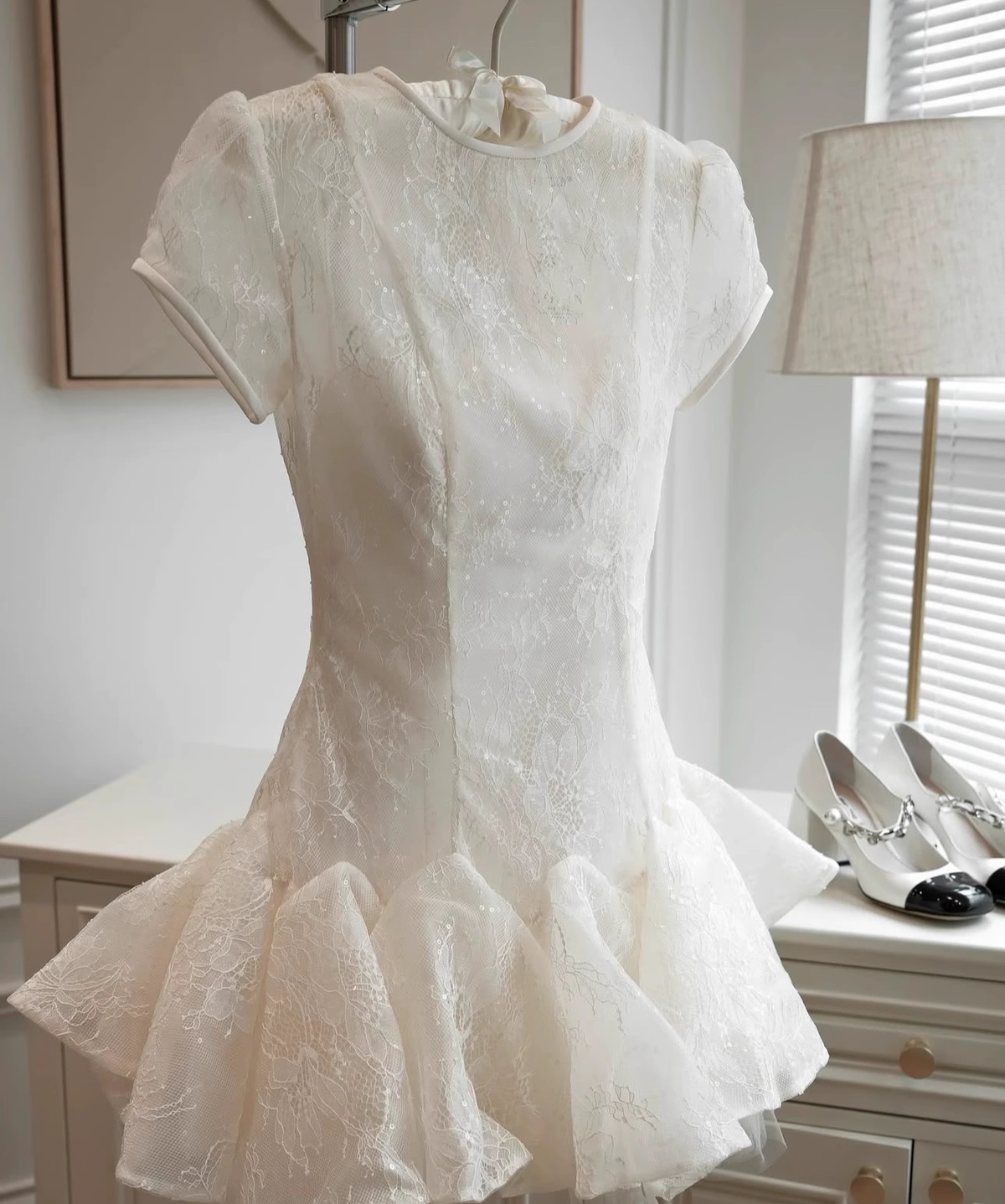 White Applique Design A-line Lace Short-sleeved  Party Dress Homecoming Dresses D1448